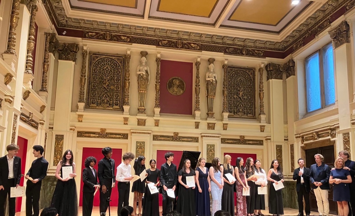 Alumni after Gala Concert