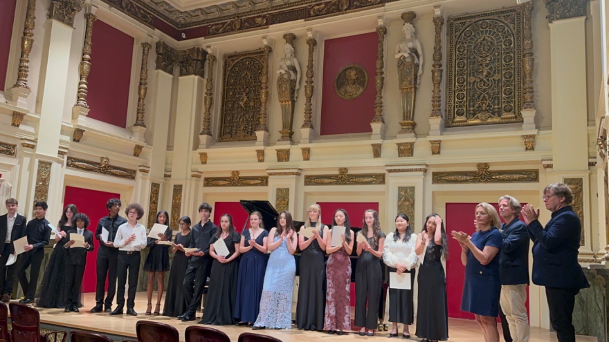 Alumni after Gala Concert